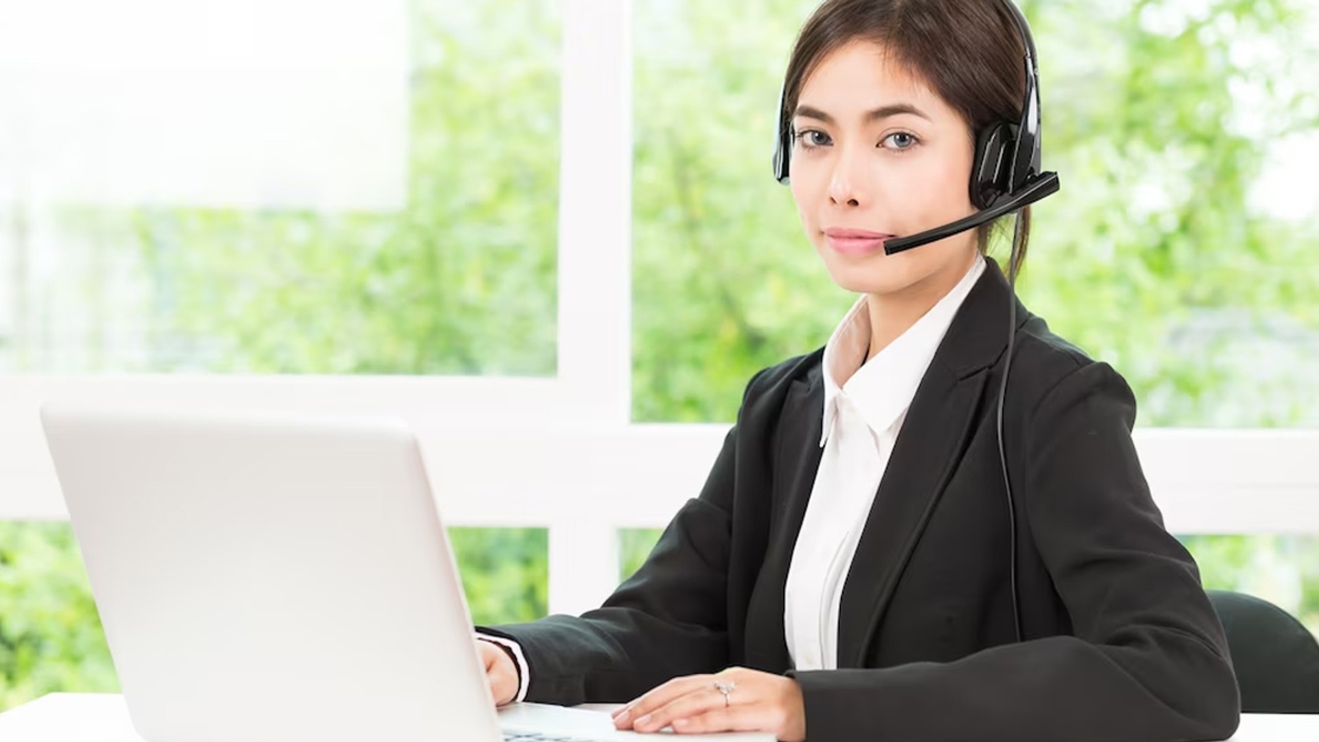 Hình ảnh hỗ trợ khách hàng và câu hỏi thường gặp của 13winbet